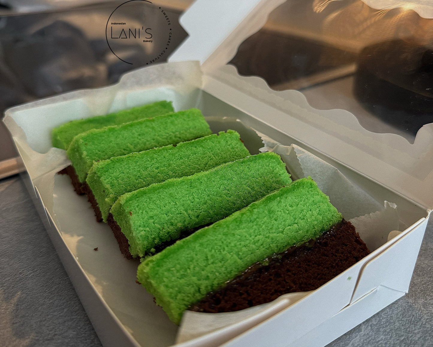 Kue Bolu Lapis Pandan Coklat